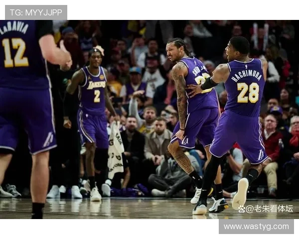 季后赛冲刺阶段詹姆斯领衔湖人逆转取胜联盟格局再起波澜引发热议